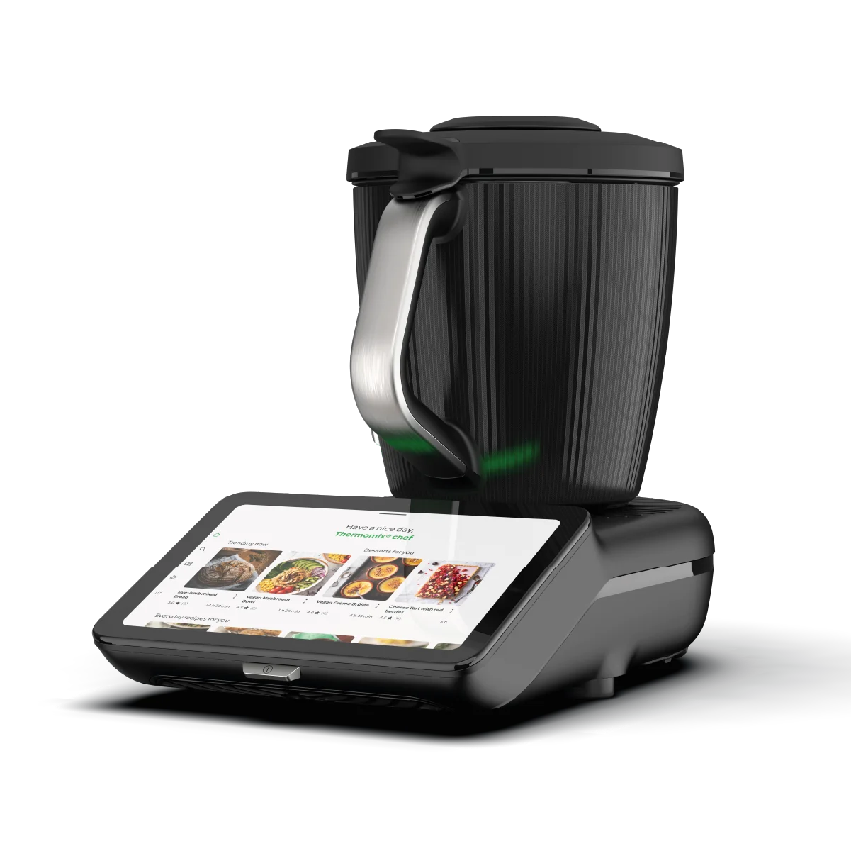 Thermomix TM7, 3/4 görünüm, modern mutfak ortamında